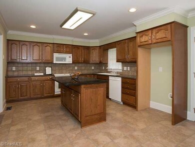 203 Westbury Dr, Asheboro, NC 27205 - photo 4