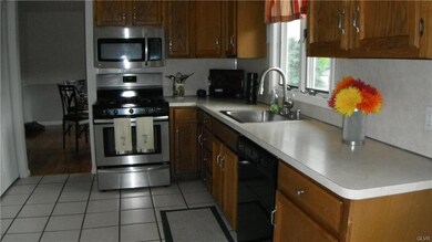 1607 Arrowwood Dr, Easton, PA 18040 - photo 2