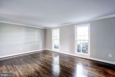 10518 Hunting Crest Ln, Vienna, VA 22182 - photo 6