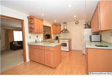 17 Avondale Ln, Matawan, NJ 07747 - photo 4