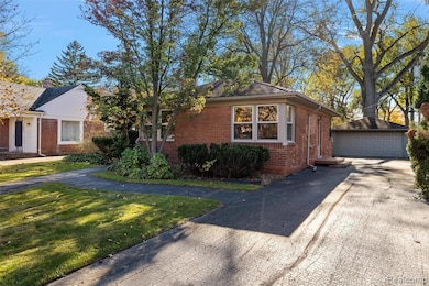 1653 Taunton Rd, Birmingham, MI 48009 - photo 2