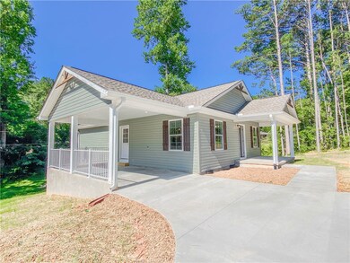 521 S Lovingood Ave, Walhalla, SC 29691 - photo 2