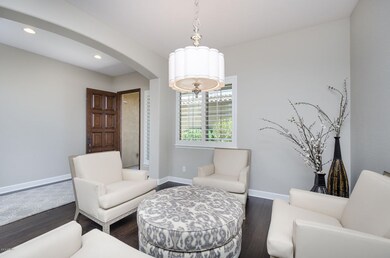 06- FORMAL LIVING OR DINING