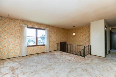 4801 Montclair Dr NW, Cedar Rapids, IA 52405 - photo 5