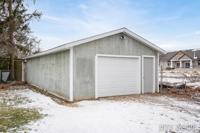 361 Kinsey St-7