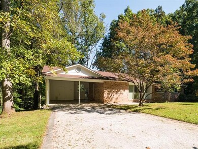 527 Overhill Dr, Hendersonville, NC 28792 - photo 4