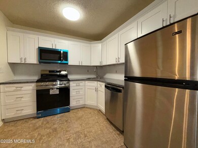 17-6 Augusta Ct, Freehold, NJ 07728 - photo 4