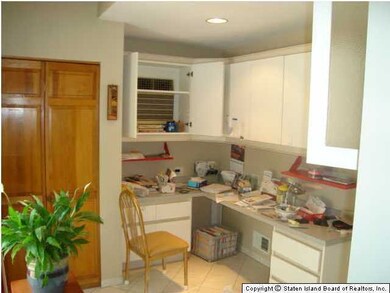 286 Holdridge Ave, Staten Island, NY 10312 - photo 2