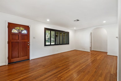 2215 Chantilly Ln, Houston, TX 77018 - photo 3