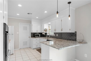 1401 Laura Ln unit CS, College Station, TX 77840 - photo 6