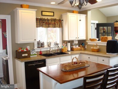 27 S 8th St, Quakertown, PA 18951 - photo 2