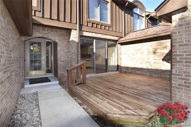 23715 Overlook Cir, Bingham Farms, MI 48025 - photo 2