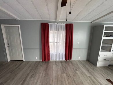 109 Landrey Dr, Vincennes, IN 47591 - photo 2