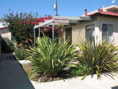 3864 37th St-middle cottage