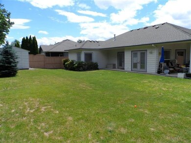 358 Meadowbrook Dr, Central Point, OR 97502 - photo 5