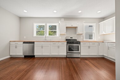 8 Aramamet St, Windsor, CT 06095 - photo 5