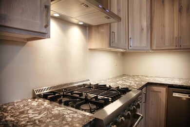 AlpineAirparkWindsocWhiteKitchenCountert