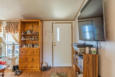 6 Foyer