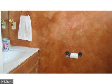 1013 Shilo St, Reading, PA 19605 - photo 4