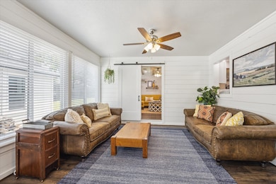 711 S Tesch St, Bellville, TX 77418 - photo 3