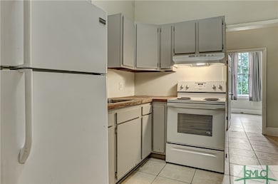 520 E Waldburg St unit B, Savannah, GA 31401 - photo 5