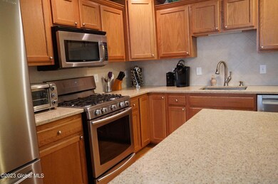 402 Royale Ct, Troy, NY 12180 - photo 4