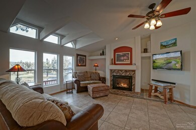 3685 NE Butler Ave, Redmond, OR 97756 - photo 4