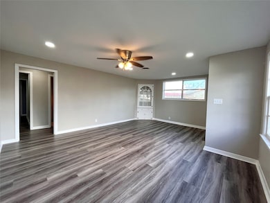 1012 Avenue G, Bay City, TX 77414 - photo 3