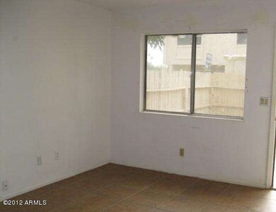 80047194 Living