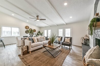 4327 Saffron Ln, Friendswood, TX 77546 - photo 4