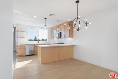 11218 W Lyon Ln, Los Angeles, CA 91606 - photo 2