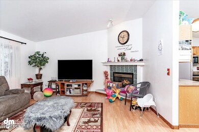 06-Living Room_MAX7826