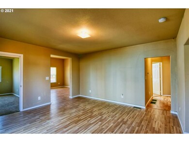 625 SE 3rd St, Pendleton, OR 97801 - photo 4