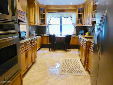 11 Gard Ct, Greenwich, CT 06831 - photo 4