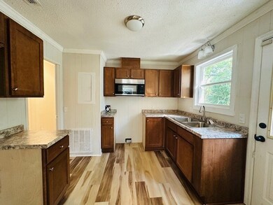 319 W Magnolia St, Fitzgerald, GA 31750 - photo 7