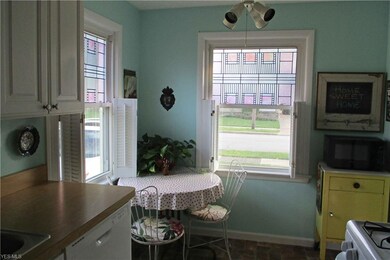 Cheery Eat-in Kitchen