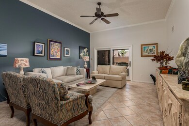 8743 LIVING ROOM