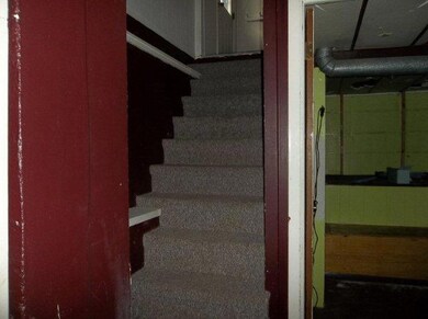 Basement Stairway<|><|>