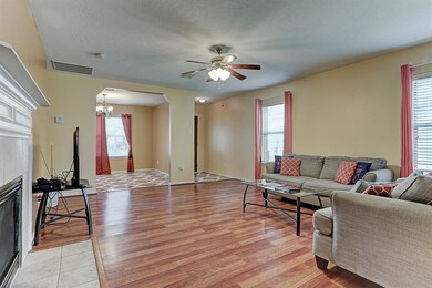 3121 Centennial Village Dr, Pearland, TX 77584 - photo 4