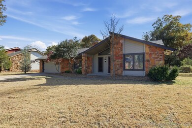 605 E Van Buren St, Broken Arrow, OK 74011 - photo 2