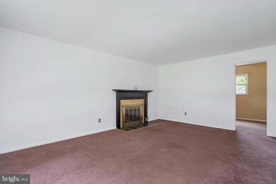 8700 Briarcroft Ln, Laurel, MD 20708 - photo 5