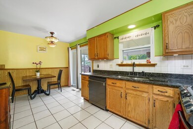 815 Red Coach Ln, Algonquin, IL 60102 - photo 3