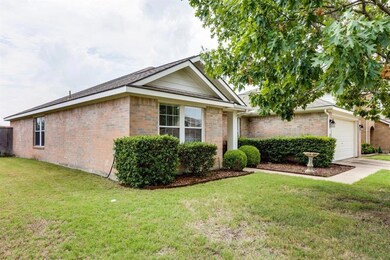 611 Oxford Dr, Wylie, TX 75098 - photo 3