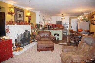 405 W Lookout St, Henryetta, OK 74437 - photo 4