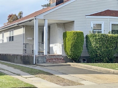 365 Wallace St, Freeport, NY 11520 - photo 3