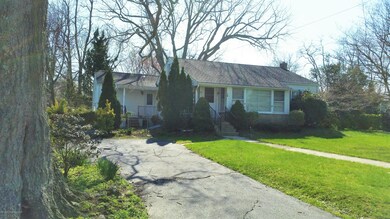 18 Center St Front 2