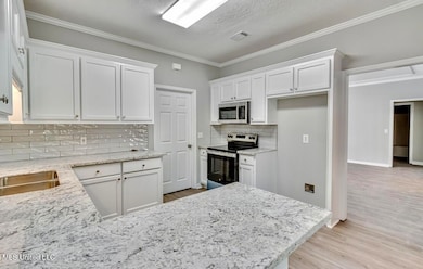 301 White Oak Dr, Brandon, MS 39047 - photo 4