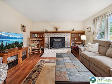 943 N 6th St, Emmaus, PA 18049 - photo 6