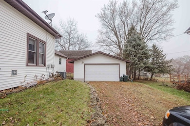 225 Washington St, Mineral Point, WI 53565 - photo 3