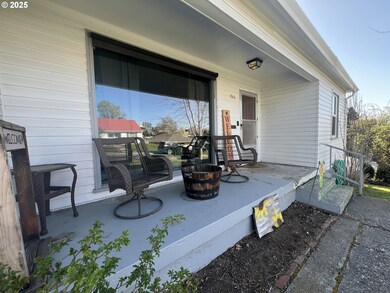 706 NW 10th St, Pendleton, OR 97801 - photo 2